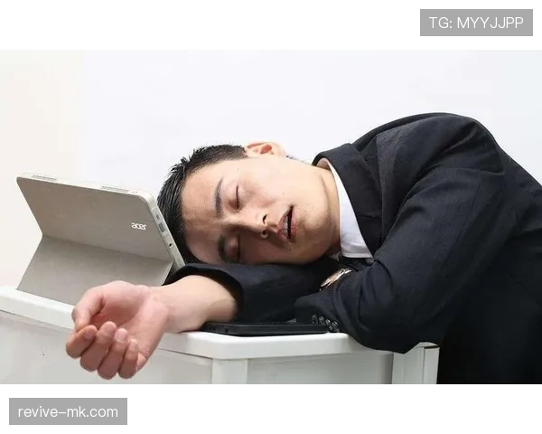 中国足球夜战激情上演 球迷熬夜助阵展现热情