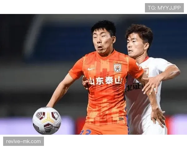 中超球员恋情疑曝光 与新晋女星热恋传闻引发热议