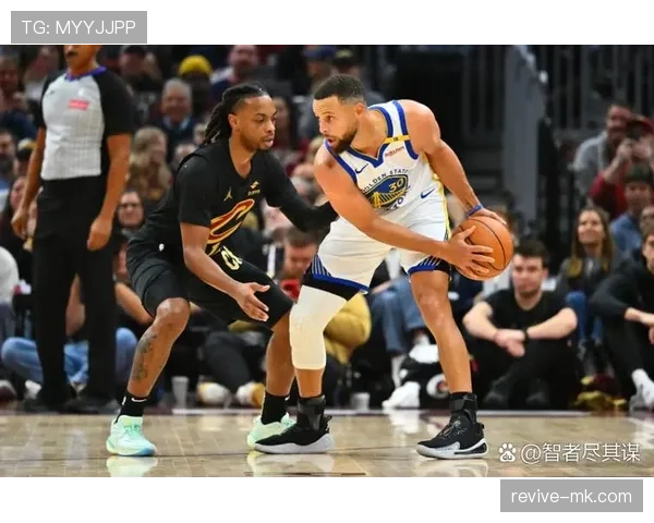 NBA超级对决难挡足球明星锋芒，近期表现引热议