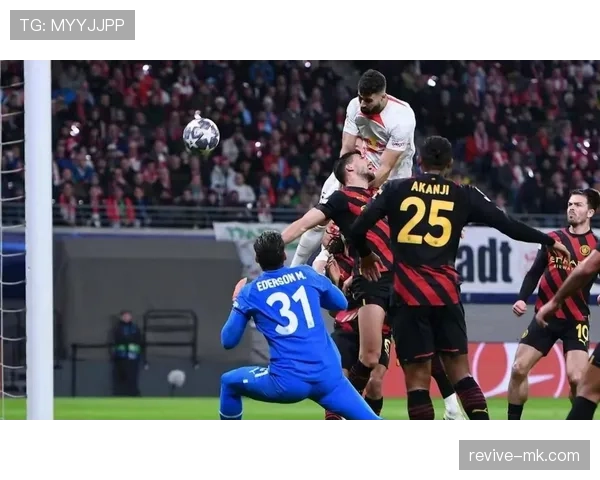 曼联防线失误频繁：近期关键阶段表现稳定性承压